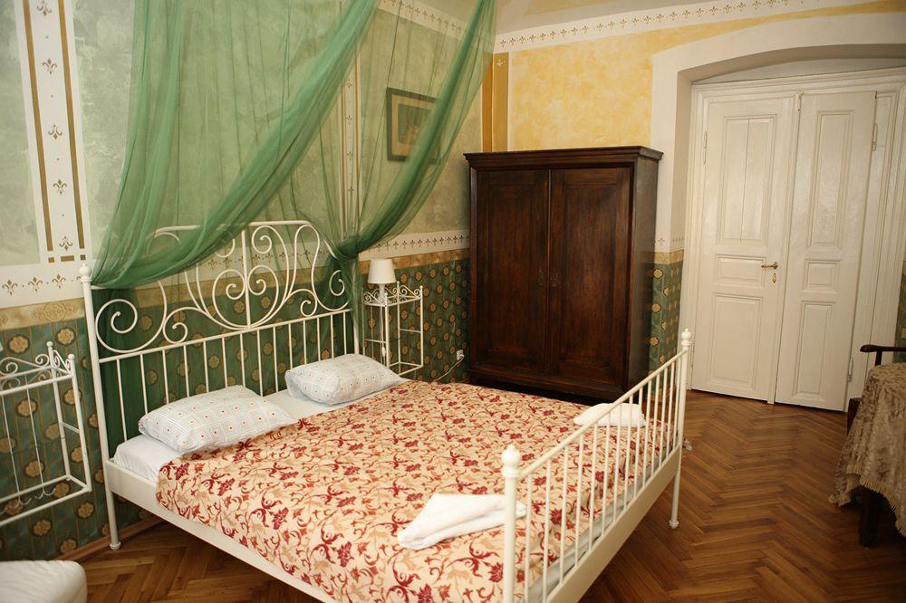 Old Time Hotell
